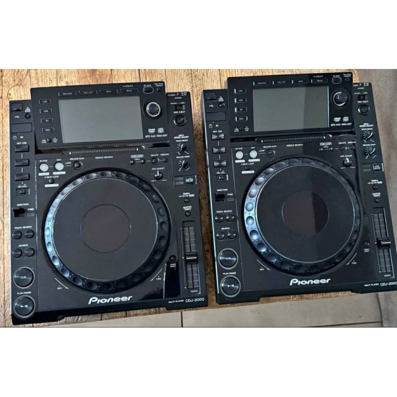 Lot de 2 platines Pioneer cdj 2000 + mixer Pioneer djm 750