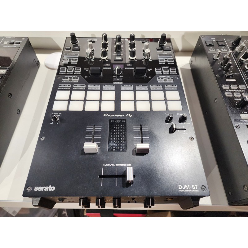 Pioneer djm s7 avec housse Pioneer - Garantie 6 mois